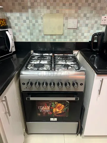 Stainless Steel 4-Burner Gas Cooker with Oven - Good Condition