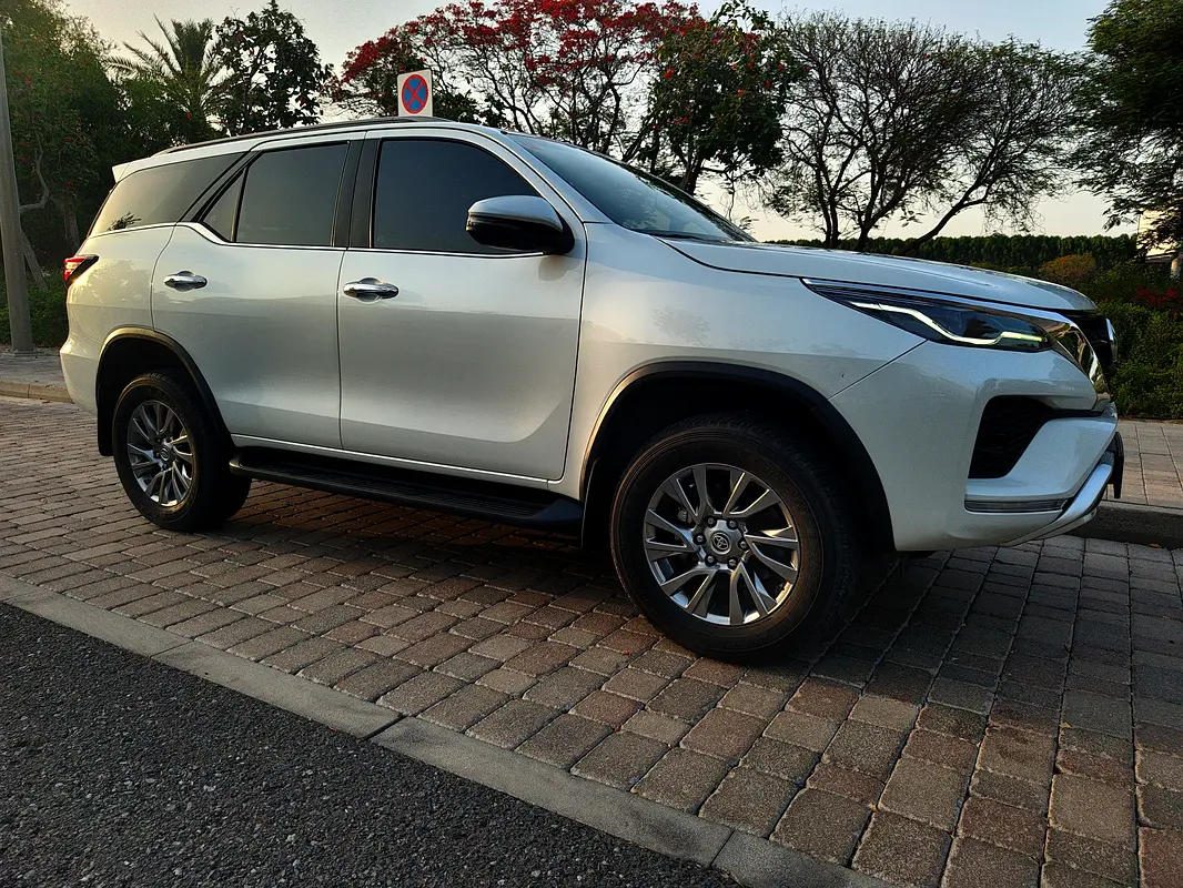 Toyota Fortuner 2023 — photo 1 of 12