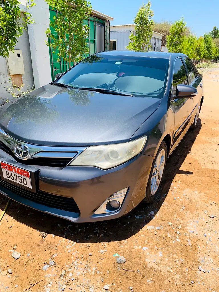 Toyota Camry 2014 — photo 1 of 14
