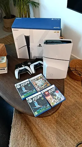 PS5 Slim Disk Edition + extra controller + 4 games