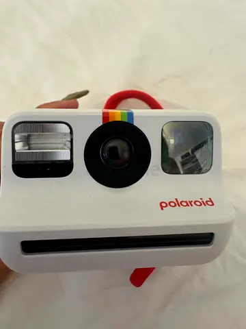 Polaroid Now Instant Camera - White (Good Working Condition)