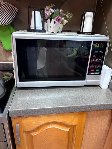 Used countertop microwave oven - working condition