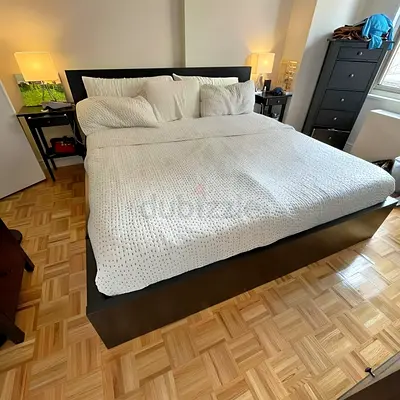 Ikea King Black Malm bed frame with Ikea King mattress (180x200cm)