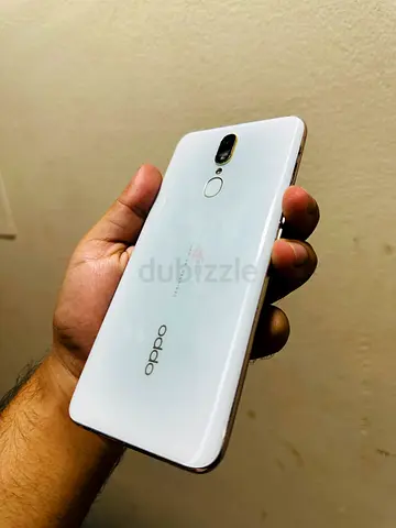 OPPO mid-range smartphone - white, good condition, dual camera