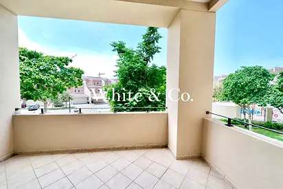 Large Studio | Vacant | Greenery View