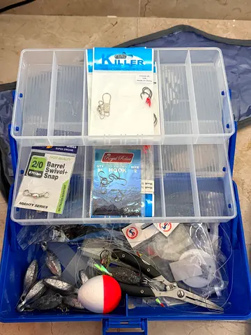 🎣 Fishing Set For Sale 🎣

Complete fishing kit in very good condition ✅
Includes:

* 2 Fishing Rod