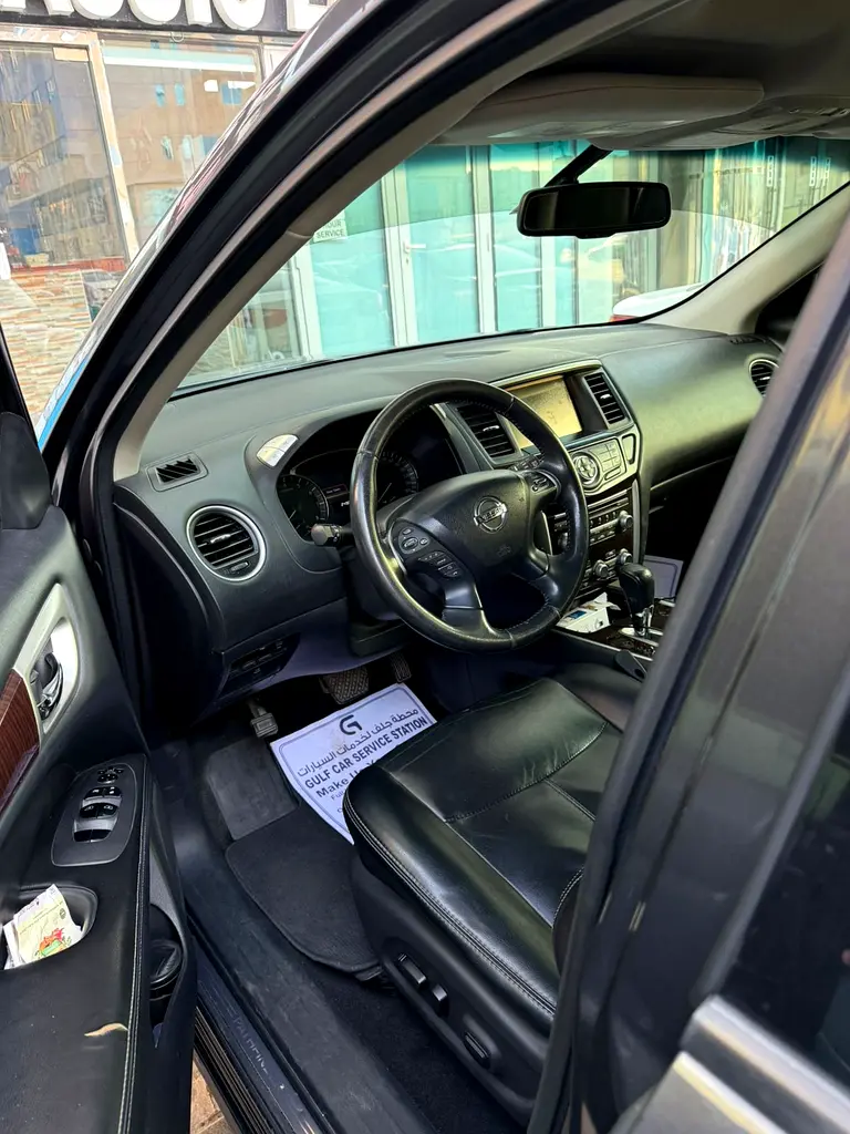 Nissan Pathfinder 2014 — photo 1 of 14