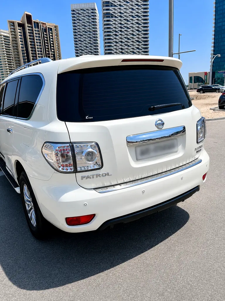 Nissan Patrol 2017 — photo 1 of 9