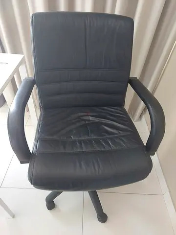 Black office swivel chair in very good used condition