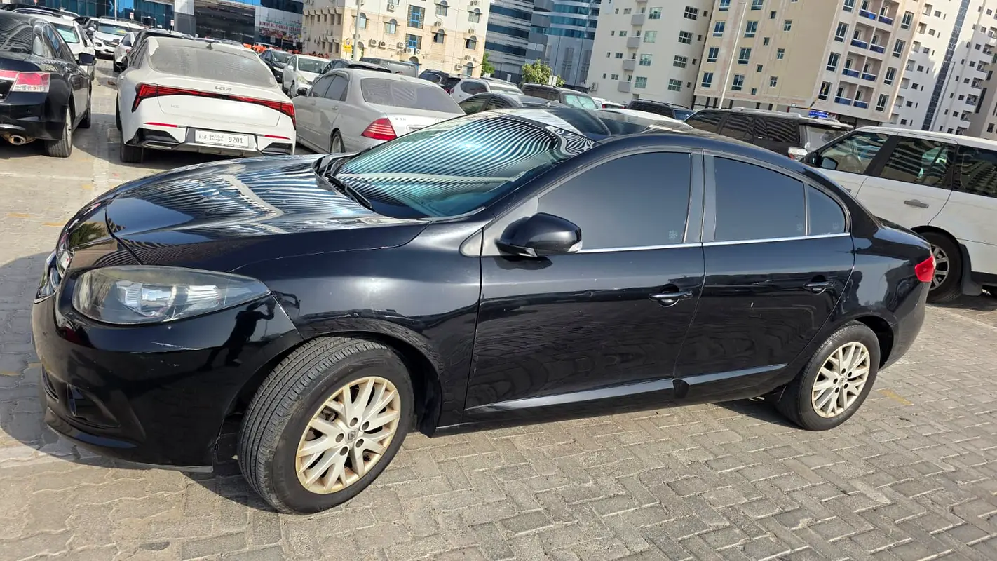 Renault Fluence 2014 — photo 1 of 9