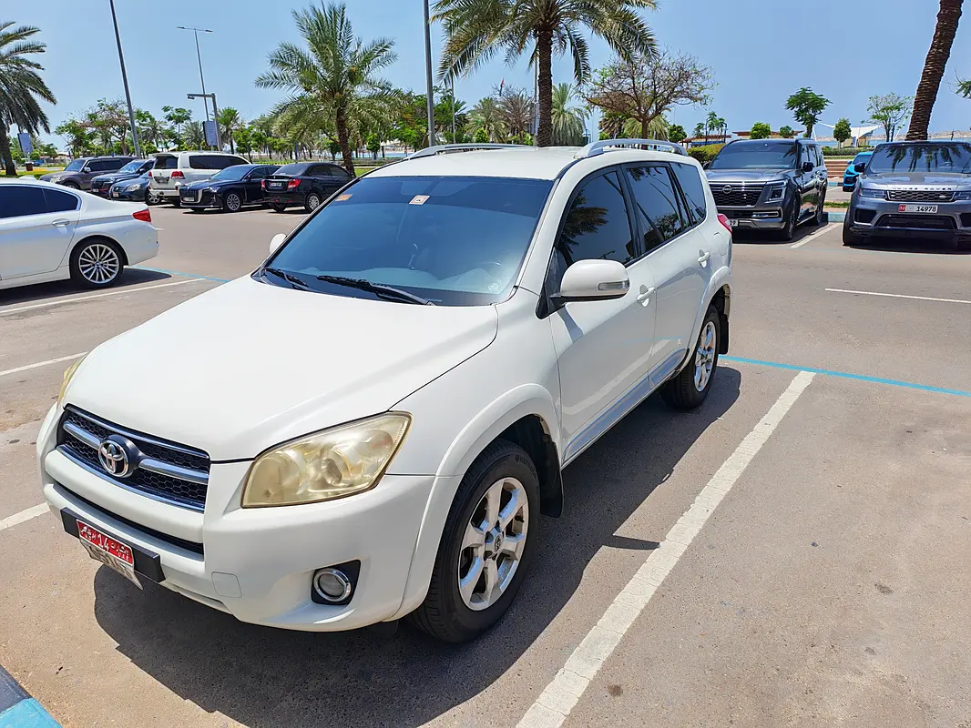 Toyota Rav 4 2011 — photo 1 of 9