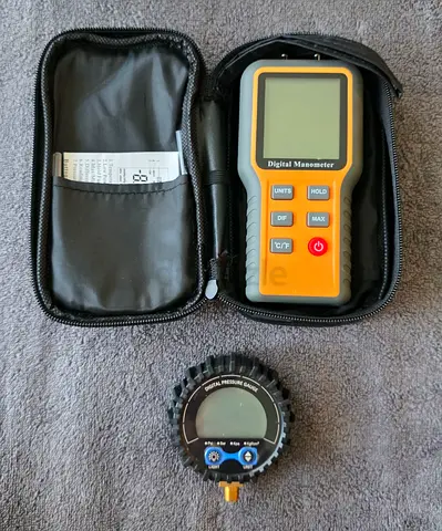 Set of presure meters, calibrated, brand new