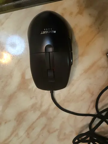 wired Roccat Kone pro gaming mouse - Excellent condition