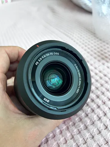 Sony SEL2870 E-mount zoom lens