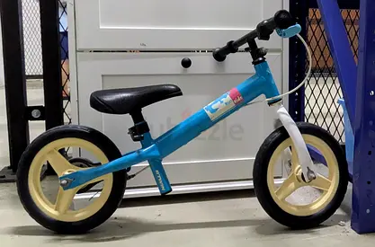 Lightweight toddler balance bike - blue