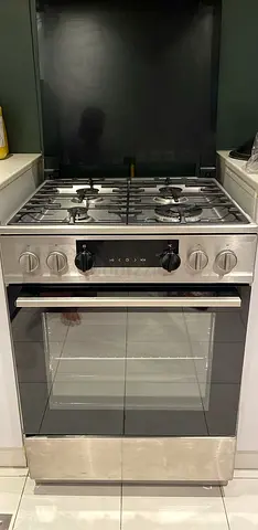 Stainless Steel 4-Burner Gas Cooker with Oven - Good Working Condition