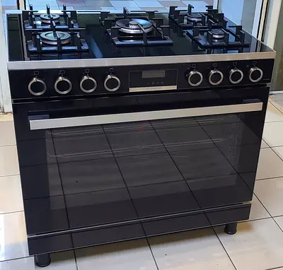 New model Bosch Full Gas Cooker 5 Burner 90 cm freestanding black color