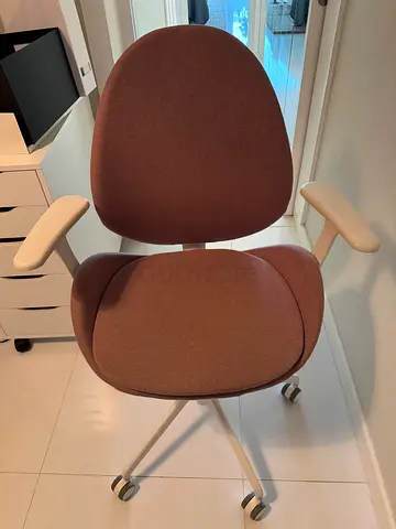 Comfortable IKEA swivel office chair with armrests - good condition