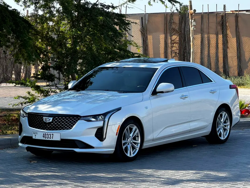 Cadillac CT4 2023 — photo 1 of 10