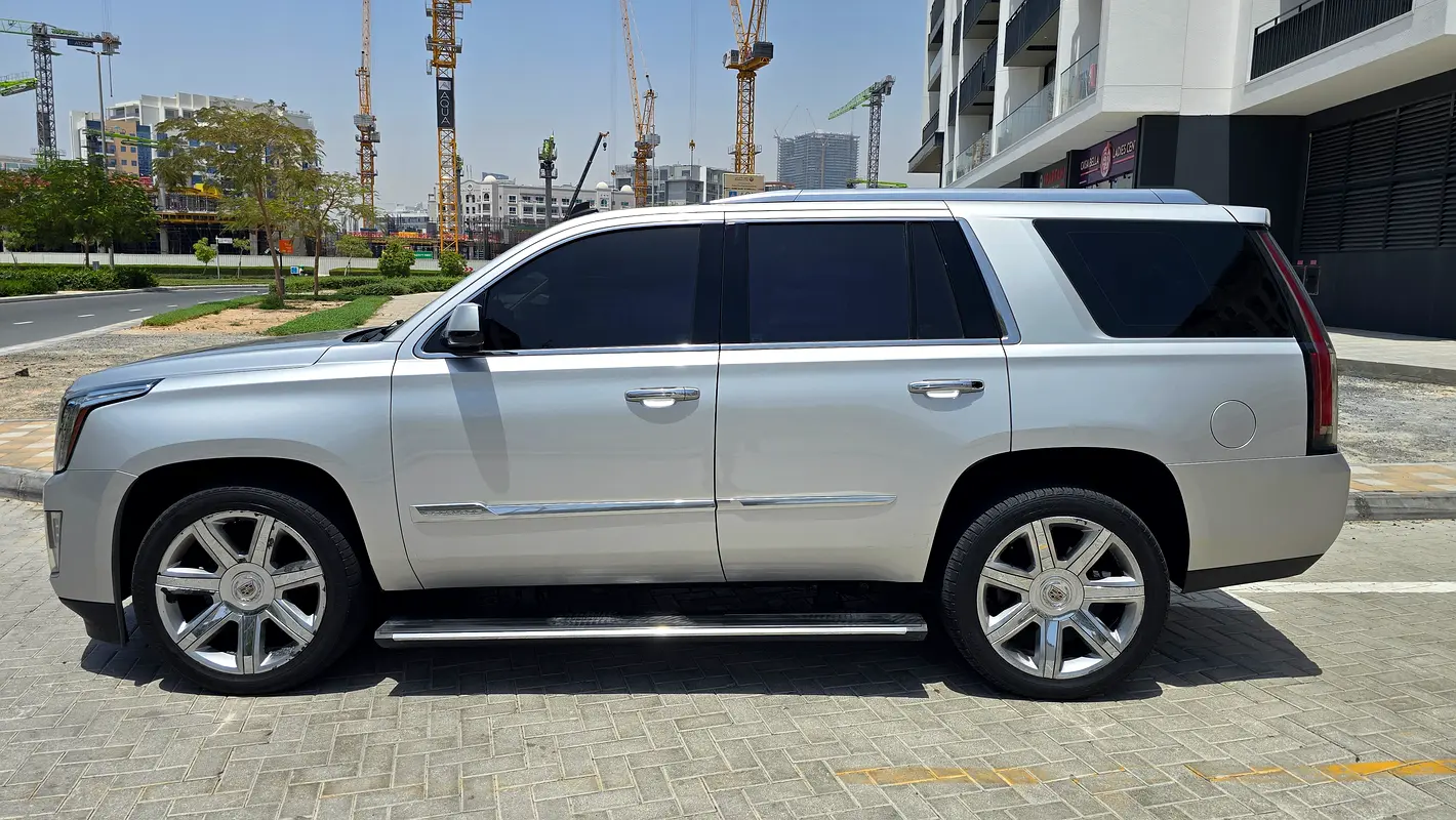 Cadillac Escalade 2015 — photo 1 of 15