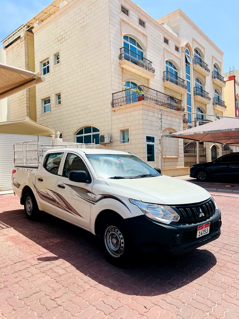 Mitsubishi L200 2016 — photo 1 of 8