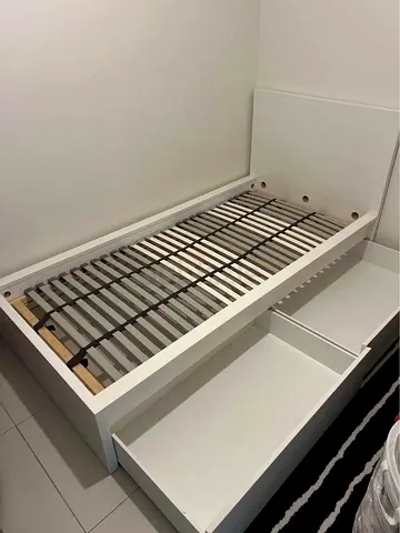 IKEA White Single Bed with IKEA Mattress 90 x 200 cm