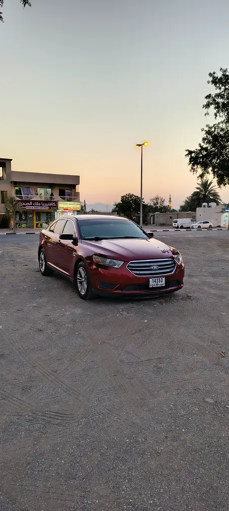 Ford Taurus 2014 — photo 1 of 6