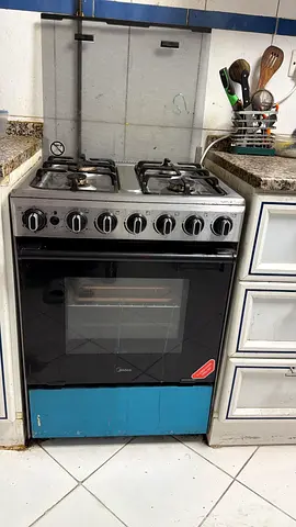 Used freestanding gas cooker with oven – 4 burners, working condition-moving out