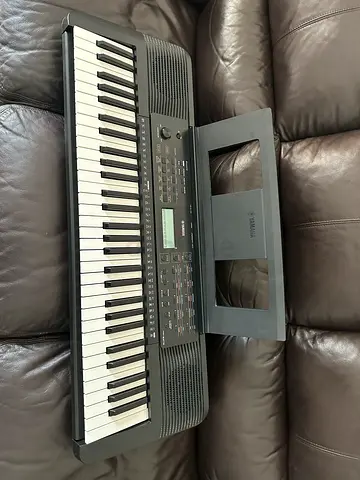 Yamaha Psr-E273 Keyboard with Pa 130 Adaptor - Excellent Condition