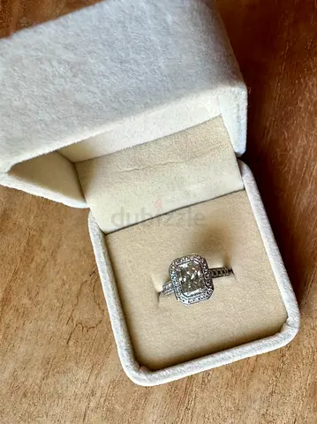 White gold  diamond halo engagement ring with center stone