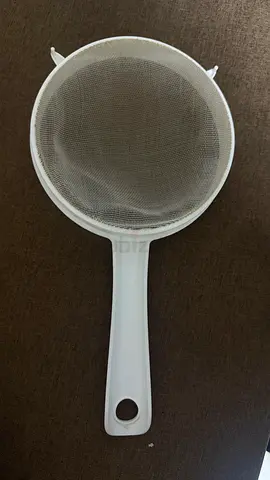 White Plastic Kitchen Strainer / Sieve - Good Condition