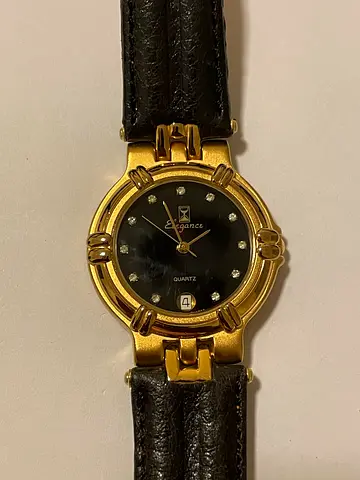 Ladies gold-tone quartz wristwatch with black leather strap and date window