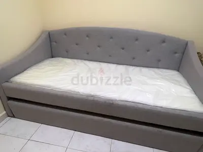 Grey fabric single daybed with pull-out trundle - good condition