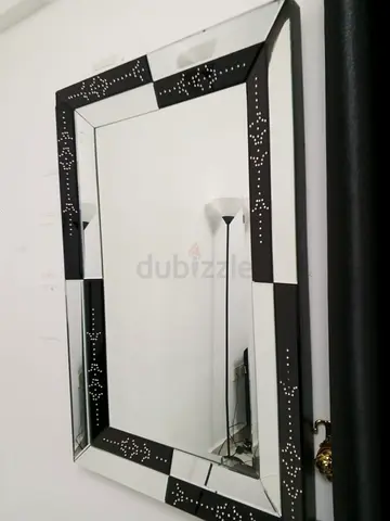 Wall mirror