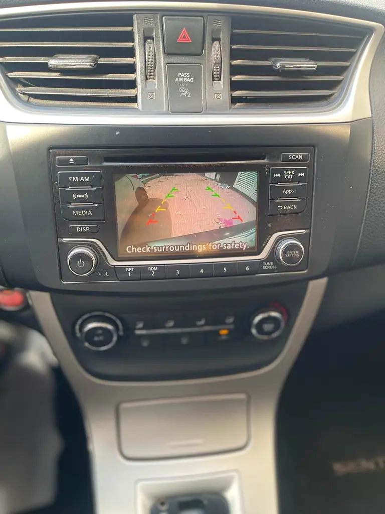 Nissan Sentra 2015 — photo 1 of 6