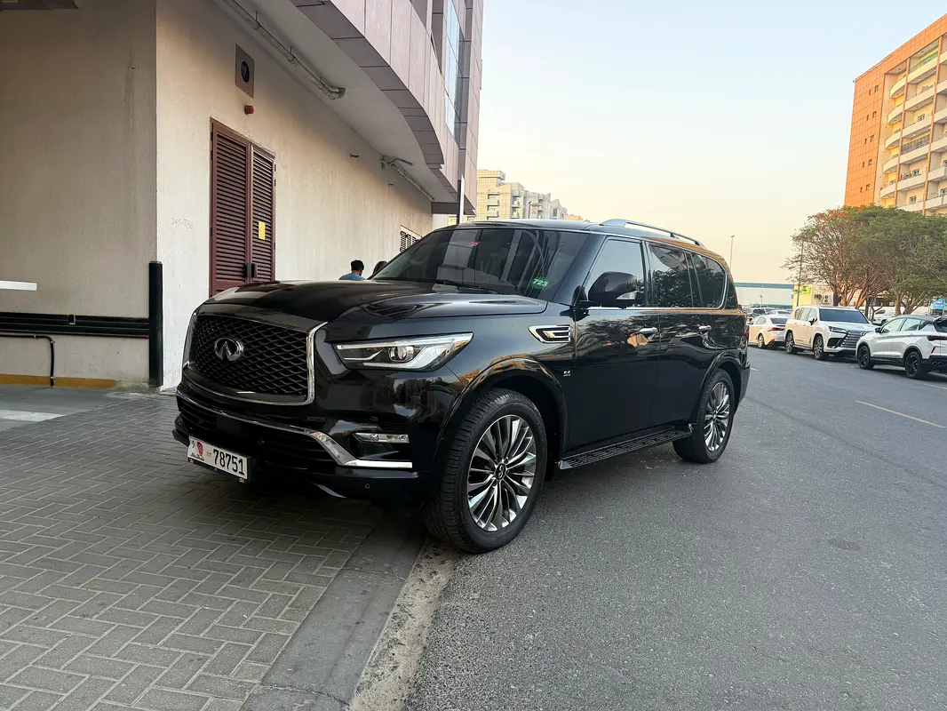 Infiniti QX80 2018 — photo 1 of 12