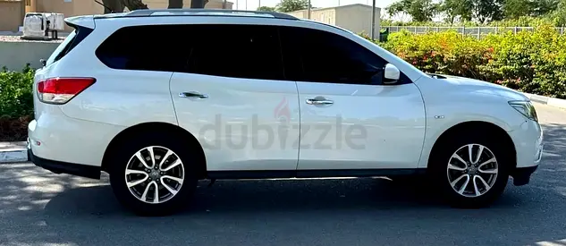 Nissan Pathfinder Midnight Edition 2015, GCC Specs - Well Maintained