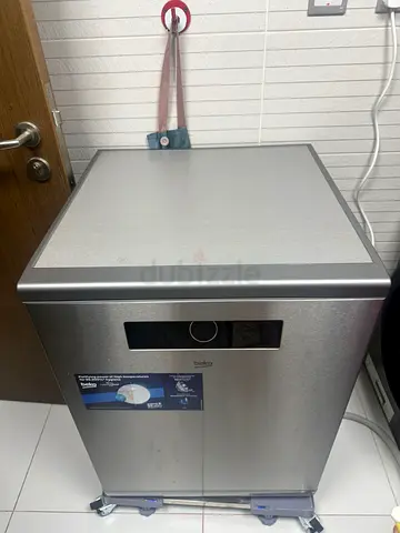 Beko freestanding dishwasher in good working condition