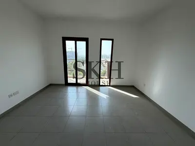 Bright 3BR Apartment | Vacant | Corner Unit Apartment
