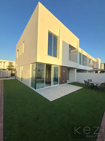 Single Row 2BR Townhome | Private Garden | Near Pool & Park