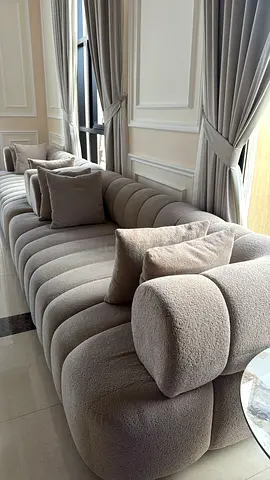 Modern tufted curved 4-seater sofa in light grey bouclé
