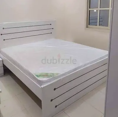 Im selling brand new king size 180*200cm bed with mattress