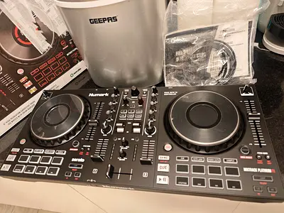 Numark Mixtrack Platinum FX 4-deck, 24-bit Serato DJ controller