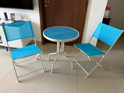 Coffee table with 2 chairs