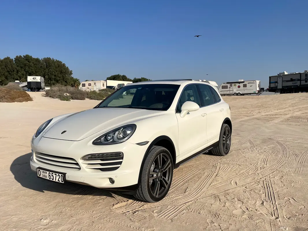Porsche Cayenne 2011 — photo 1 of 7