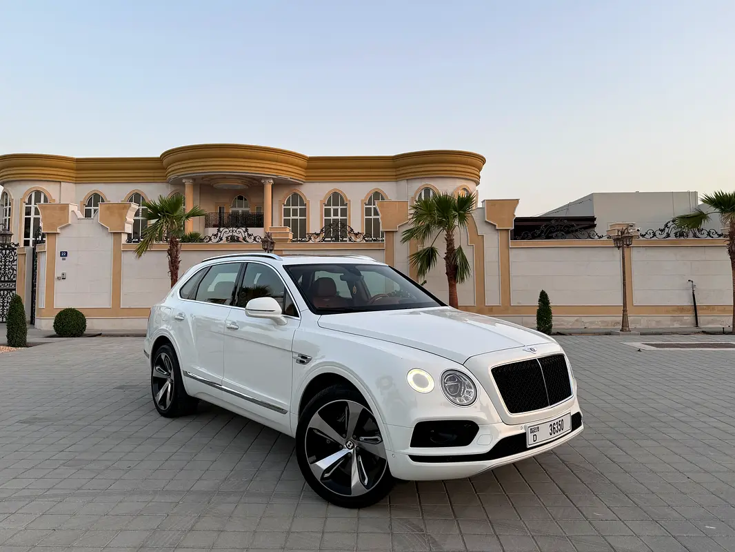 Bentley Bentayga 2020 — photo 1 of 17