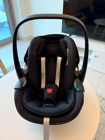 Maxi-Cosi pebble pro 2 (Easy-to-install, Good Condition)