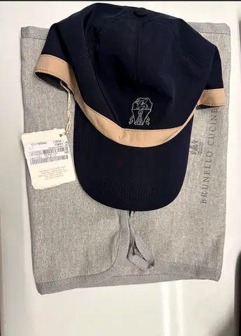 BRUNELLO CUCINELLI navy cap with tag + grey sweater (preowned/new)