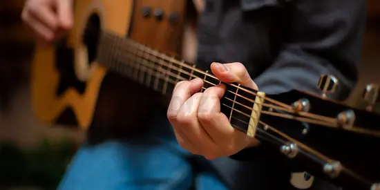 🎸 Private Guitar Lessons in Dubai – Fun, Easy  Fast Learning!  Professional guitar teacher