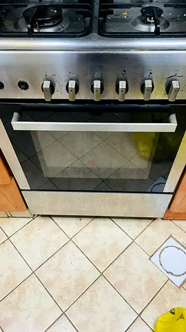 Stainless steel freestanding gas oven with 4-burner hob - used